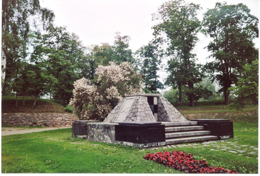 Rannikkotaisteluissa 1939–1944 kaatuneiden muistomerkki.
